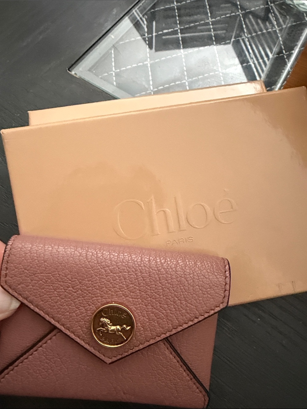 Chloé ENVELOPE CARD HOLDER IN GRAINED LEATHER - Picture 9 of 9